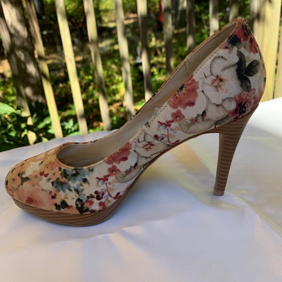 Christian Siriano Heels - Picture 4 of 10